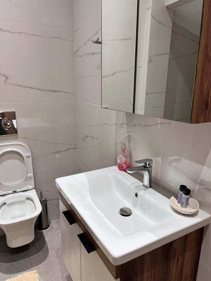 Kontis' Furnished Apartment Лоутраки Экстерьер фото